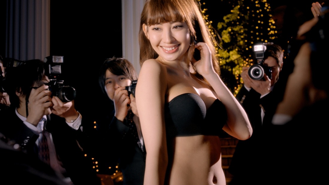 ショートムービー「Red Carpet」のワンシーン。
