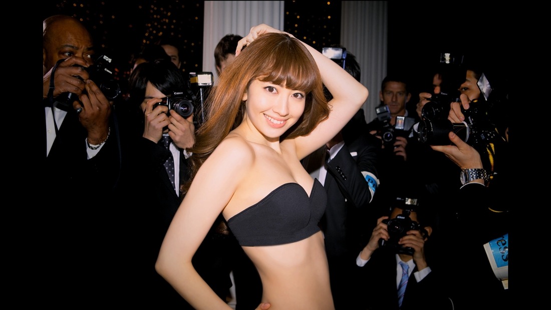 ショートムービー「Red Carpet」のワンシーン。