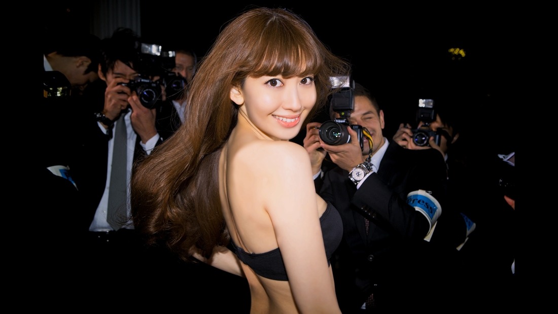 ショートムービー「Red Carpet」のワンシーン。