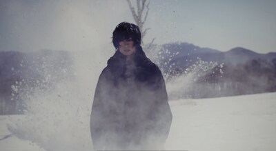 「プレイヤー」のビデオクリップのワンシーン。