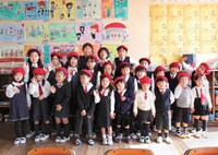 かもめ児童合唱団は神奈川県三浦市在住の声楽家・小島晁子の指導のもと、約40年前に結成。現在4歳から13歳までの約30名のメンバーで構成されている。