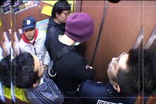 「ファミ通WAVE プレゼンツ ボーズのマルマルタイム【猫】」のワンシーン。秋葉原の中古ゲーム屋におでかけ。