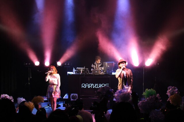 「RAM HOME Vol.3」の模様。写真左からユーズ（Vo）、RYLL（Trackmaker, DJ）、MONCH（Vo）。