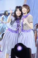 高山一実、橋本奈々未（左から）