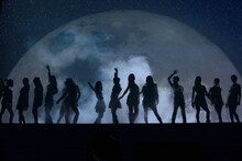 「狼に口笛を」を披露する乃木坂46。