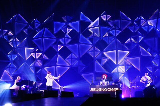 2月23日に東京・国立代々木競技場第一体育館で行われた「ARENA TOUR 2013『ENTERTAINMENT』」の模様。（Photo by 上飯坂一）