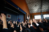 2月25日の母校ミニライブの模様。