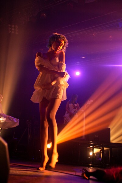 2月22日のライブ「白兵戦」の模様（撮影：岩根愛）。