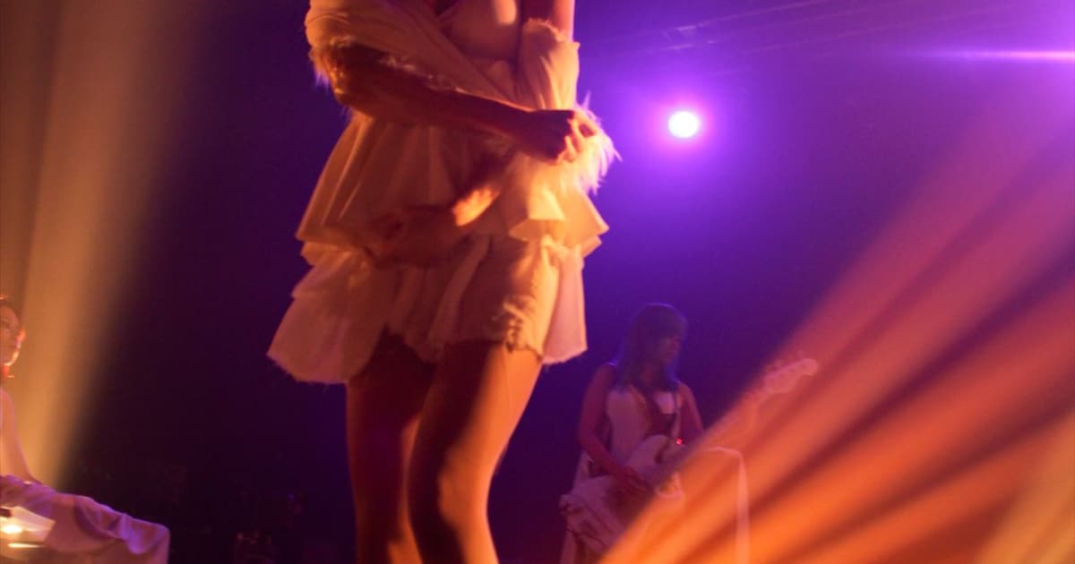 女王蜂、活動休止前ラストライブで荘厳パフォーマンス - 音楽ナタリー