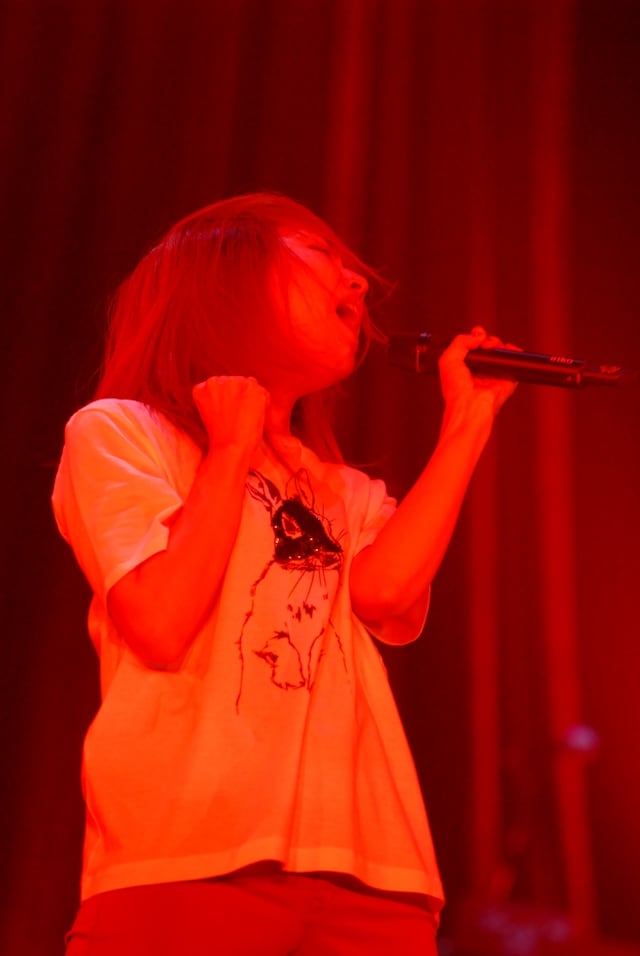 2013年1月19日に神奈川・横浜アリーナで行われた「Love Like Pop vol.15 add.」初日公演の模様。