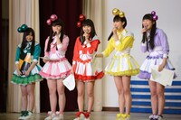 東京・葛飾区立住吉小学校で行われたニッポン放送「ももいろクローバーZ ももクロくらぶxoxo」番組収録の様子。