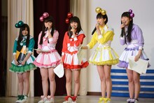 東京・葛飾区立住吉小学校で行われたニッポン放送「ももいろクローバーZ ももクロくらぶxoxo」番組収録の様子。