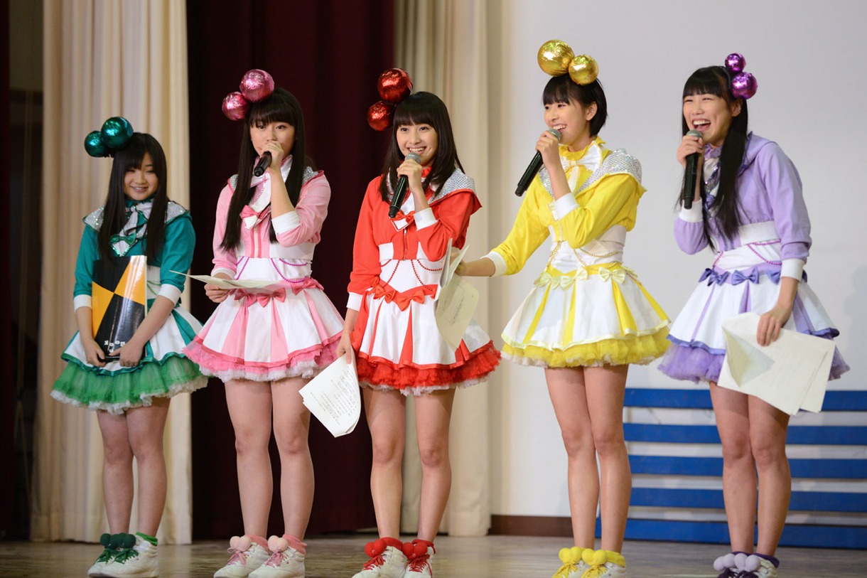 東京・葛飾区立住吉小学校で行われたニッポン放送「ももいろクローバーZ ももクロくらぶxoxo」番組収録の様子。