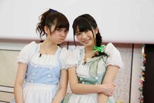 島崎遥香、横山由依（左から）。