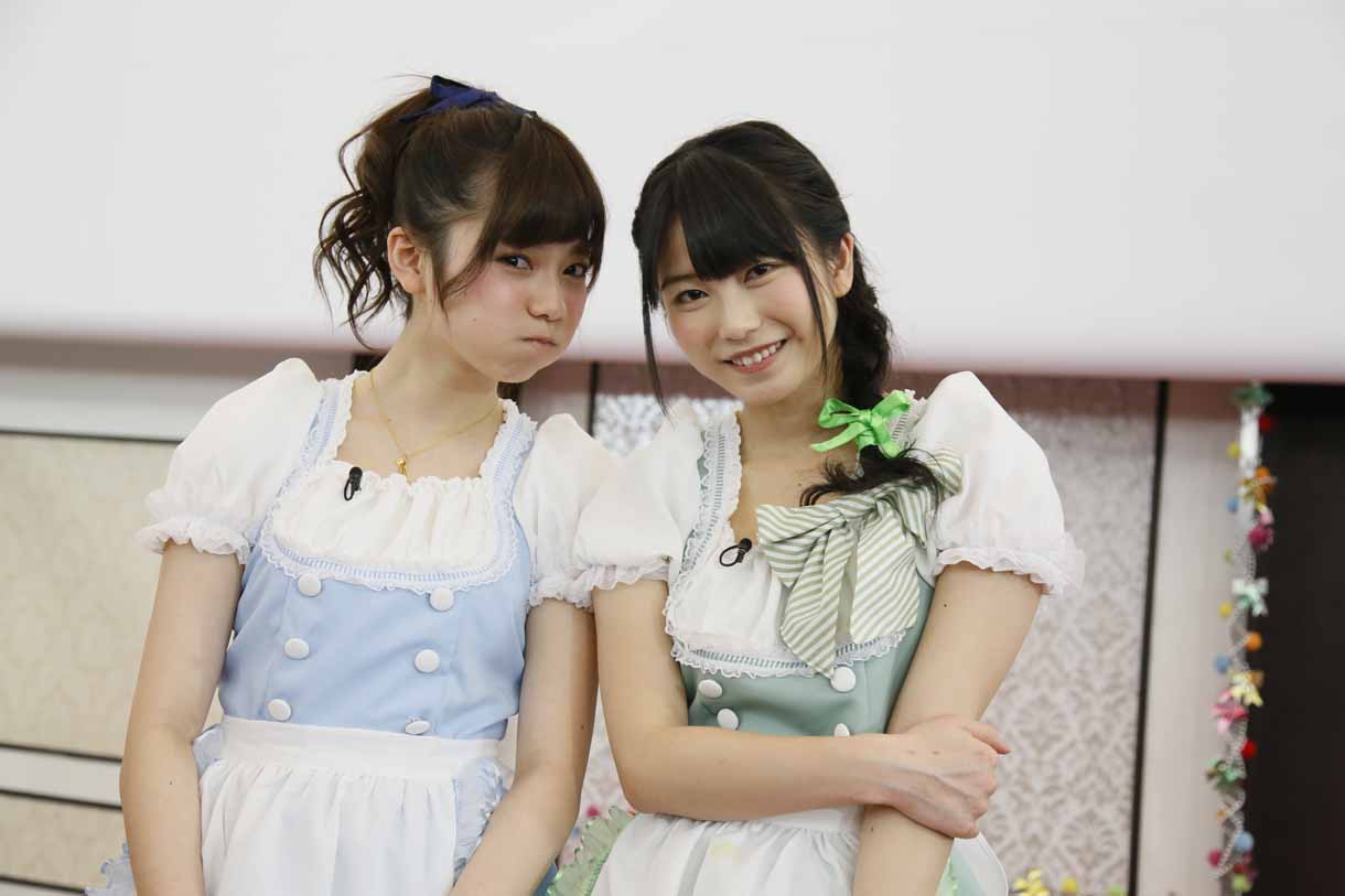 島崎遥香、横山由依（左から）。