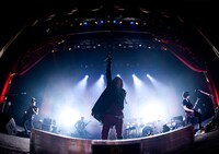 東京・NHKホールで行われた「BREAKERZ LIVE TOUR 2013 "BEST" -HALL COLLECTION-」追加公演の模様。