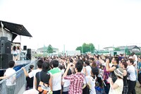 第4回被災地訪問の様子。 (C)AKS