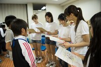 第14回被災地訪問の様子。 (C)AKS