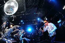 「SPACE SHOWER TV "LIVE with YOU"」で熱いパフォーマンスを繰り広げるKREVA。