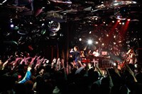 「SPACE SHOWER TV "LIVE with YOU"」で熱いパフォーマンスを繰り広げるKREVA。