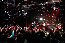 「SPACE SHOWER TV "LIVE with YOU"」で熱いパフォーマンスを繰り広げるKREVA。
