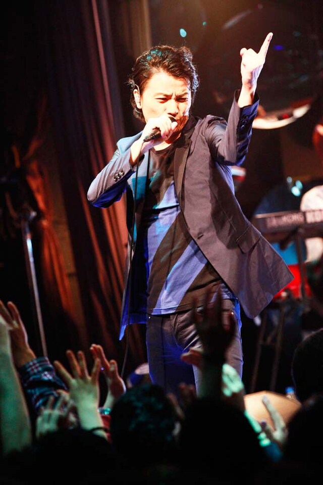 「SPACE SHOWER TV "LIVE with YOU"」で熱いパフォーマンスを繰り広げるKREVA。