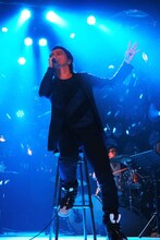 「SPACE SHOWER TV "LIVE with YOU"」で熱いパフォーマンスを繰り広げるKREVA。