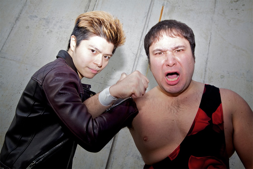 がっちりタッグを組んだ成田大致（写真左）とアントーニオ本多（右）。