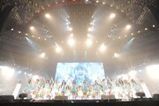 昨年4月の日本ガイシホール公演より、「手をつなぎながら」を歌うSKE48。 (C)AKS