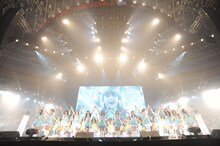 昨年4月の日本ガイシホール公演より、「手をつなぎながら」を歌うSKE48。 (C)AKS