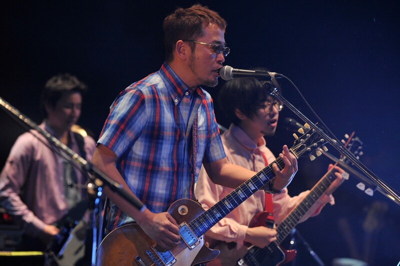 「弱虫のロック論 -平山雄一第二音楽評論集リリースパーティ-」アンコールの様子。（撮影：三浦憲治）