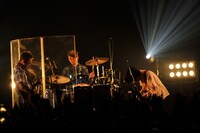 「弱虫のロック論 -平山雄一第二音楽評論集リリースパーティ-」アンコールの様子。（撮影：三浦憲治）