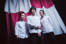 Prague、GARAGEでレコ発ライブ対バン編&ワンマン編