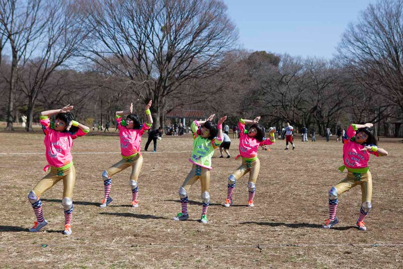 代々木公園でパフォーマンスを披露するTEMPURA KIDZ。
