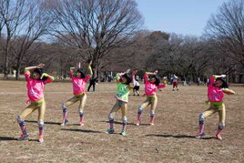 TEMPURA KIDZ、代々木公園パフォーマンス現場に密着