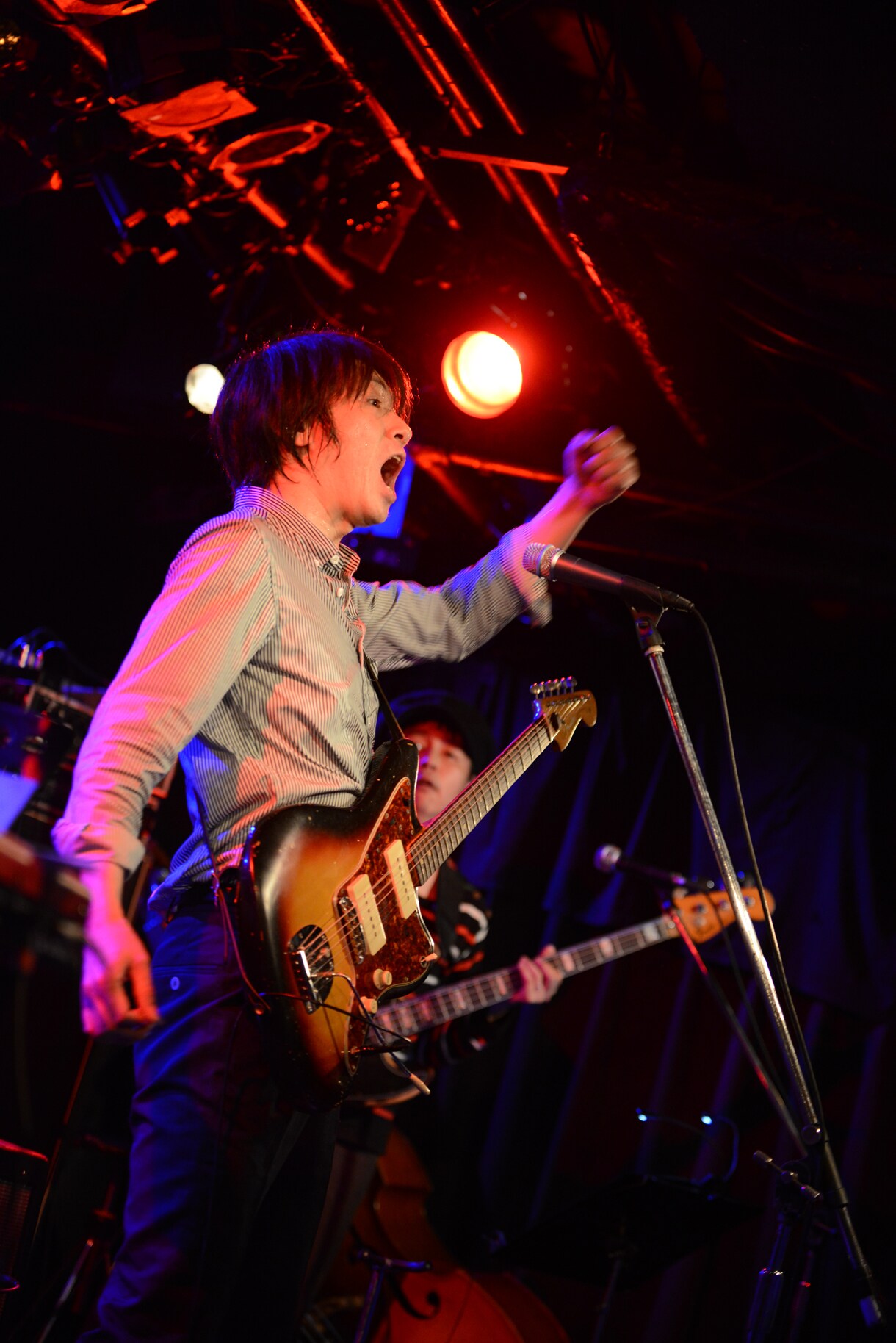 高橋徹也、下北沢CLUB Queワンマンで新旧セット熱唱 - 音楽ナタリー