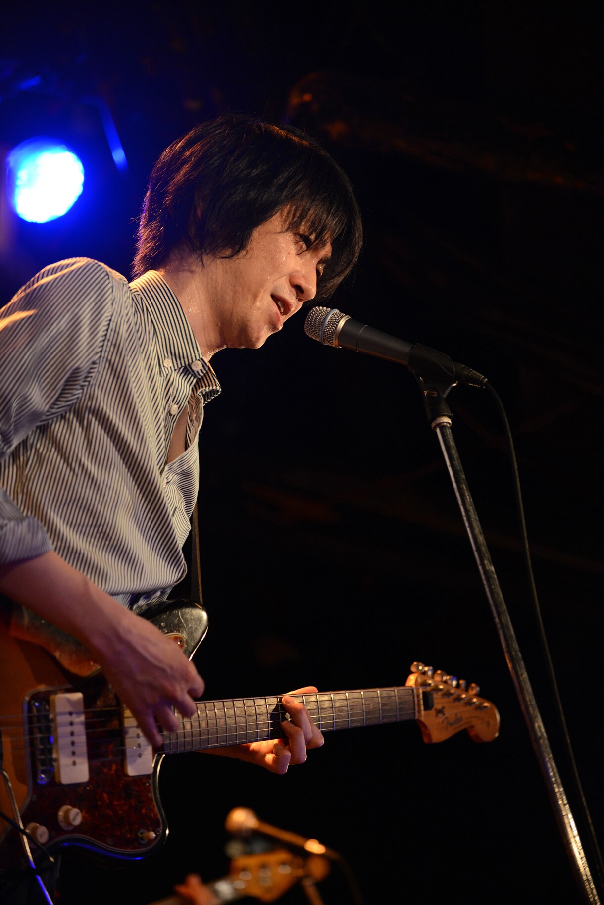 高橋徹也、下北沢CLUB Queワンマンで新旧セット熱唱 - 音楽ナタリー
