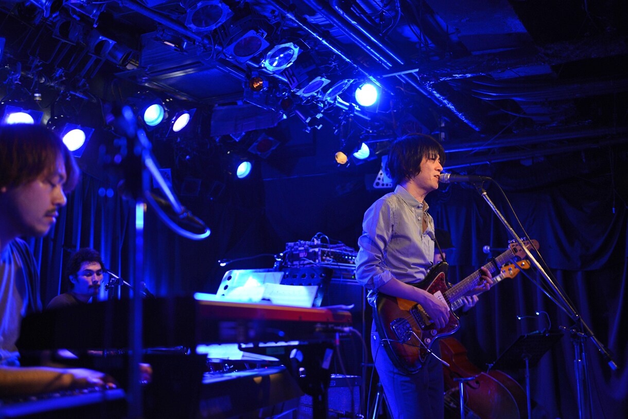 高橋徹也、下北沢CLUB Queワンマンで新旧セット熱唱 - 音楽ナタリー