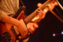 高橋徹也（写真はワンマンライブ「First Lady and Coffin 2013」の様子）