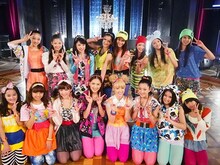 「Follow Me」収録後のE-girls。