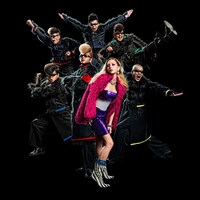 コラボシングル「STEP IN TO THE NEW WORLD!」をリリースする土屋アンナと氣志團。