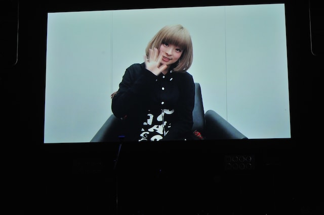 ビデオメッセージで喜びを表したきゃりーぱみゅぱみゅ。