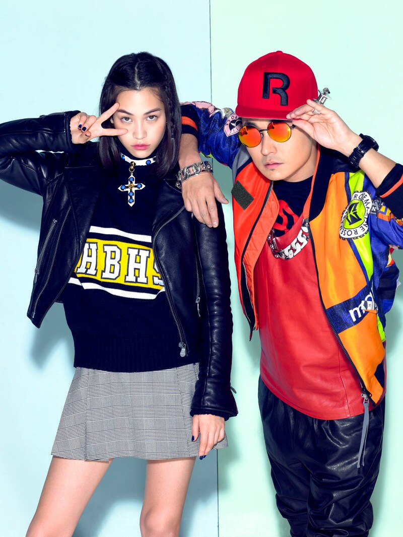 水原希子（左）とVERBAL（右）