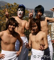 熱海旅行を満喫する金爆兄弟。