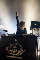 「CDショップ大賞 スペシャルLIVE」でのMAN WITH A MISSIONのステージの様子。