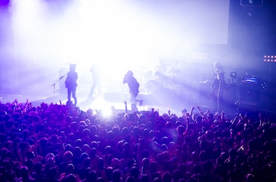 「CDショップ大賞 スペシャルLIVE」でのMAN WITH A MISSIONのステージの様子。