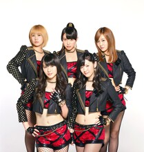 ℃-ute（鈴木愛理は写真前列右）