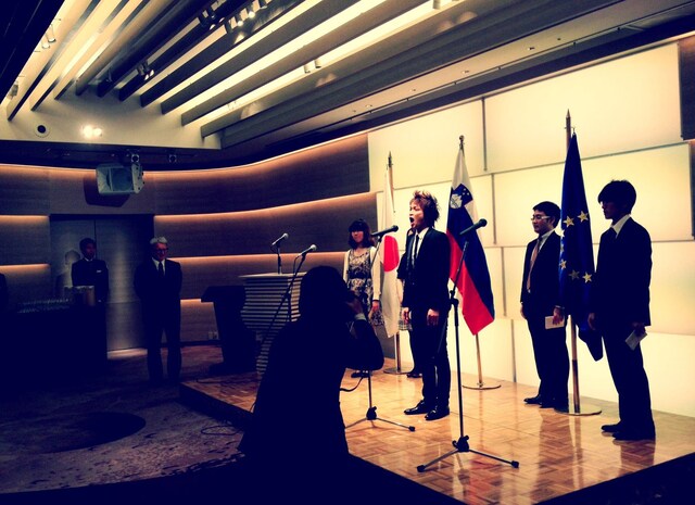 スロベニア共和国大統領来日レセプションで国歌「君が代」を独唱するINORAN。