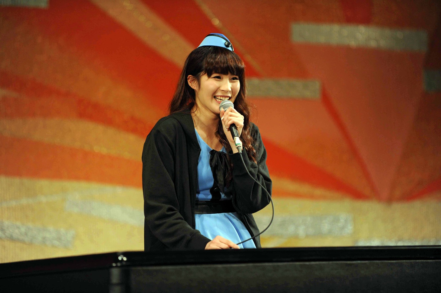 さむい話を披露する藤本有紀美。