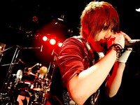 ワンマンツアー「once live too meaning」札幌公演の様子。